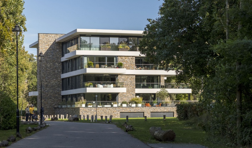 How natural stone is processed in the residential complexes of Sancta Maria